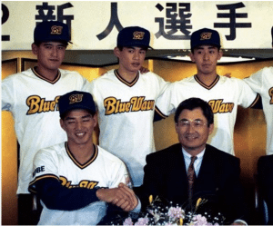 Miwata, bottom right, joins Orix's 1991 Draft Class for a photo. Ichiro, second from the left in the top row, was a pick Miwata had to convince the Orix executives to make. Photo Credit: Koji Asada