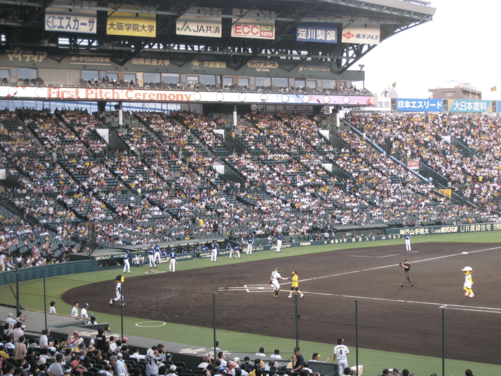 Koshien's all-dirt infield, as seen from the stands. Many young players collect the dirt every year after playing in the National High School Baseball Tournament. JapanBall