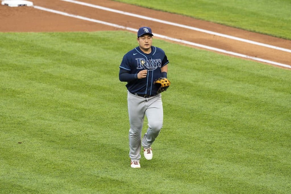 Choi trots off the field during a 2020 game against the Washington Nationals. The Tampa Bay Korean first baseman has become a fan-favorite in Florida for his defense and affable personality. Photo taken from Wikimedia Commons